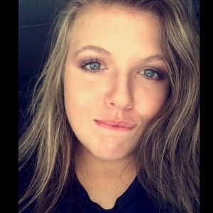 Meet your Posher, Leigha